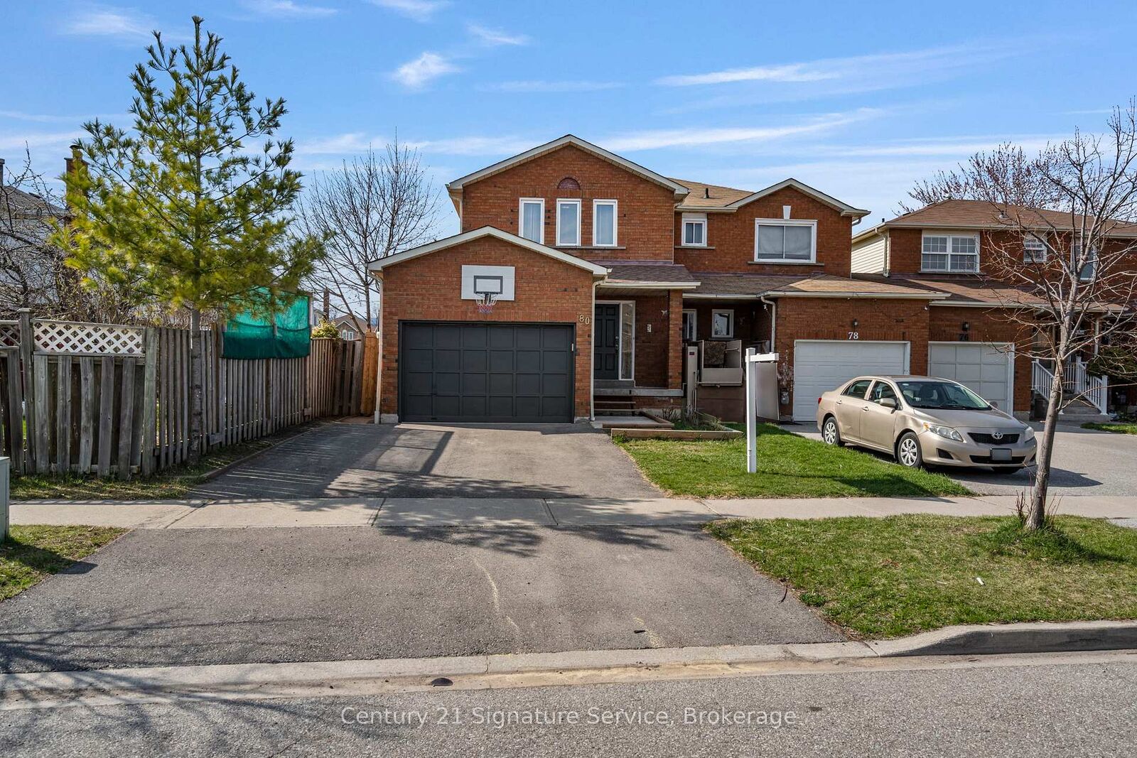 Photo de la propriété:  80 Dutch Crescent  ON L6Y 3X1