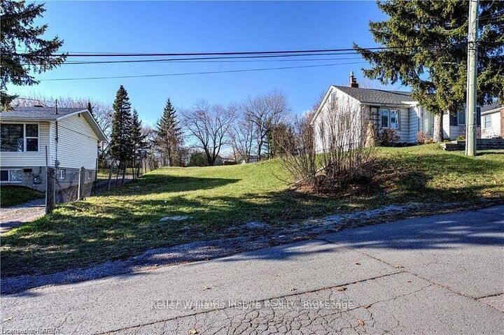 Property Photo:  20 Shaw Street  ON K7K 4Y4 