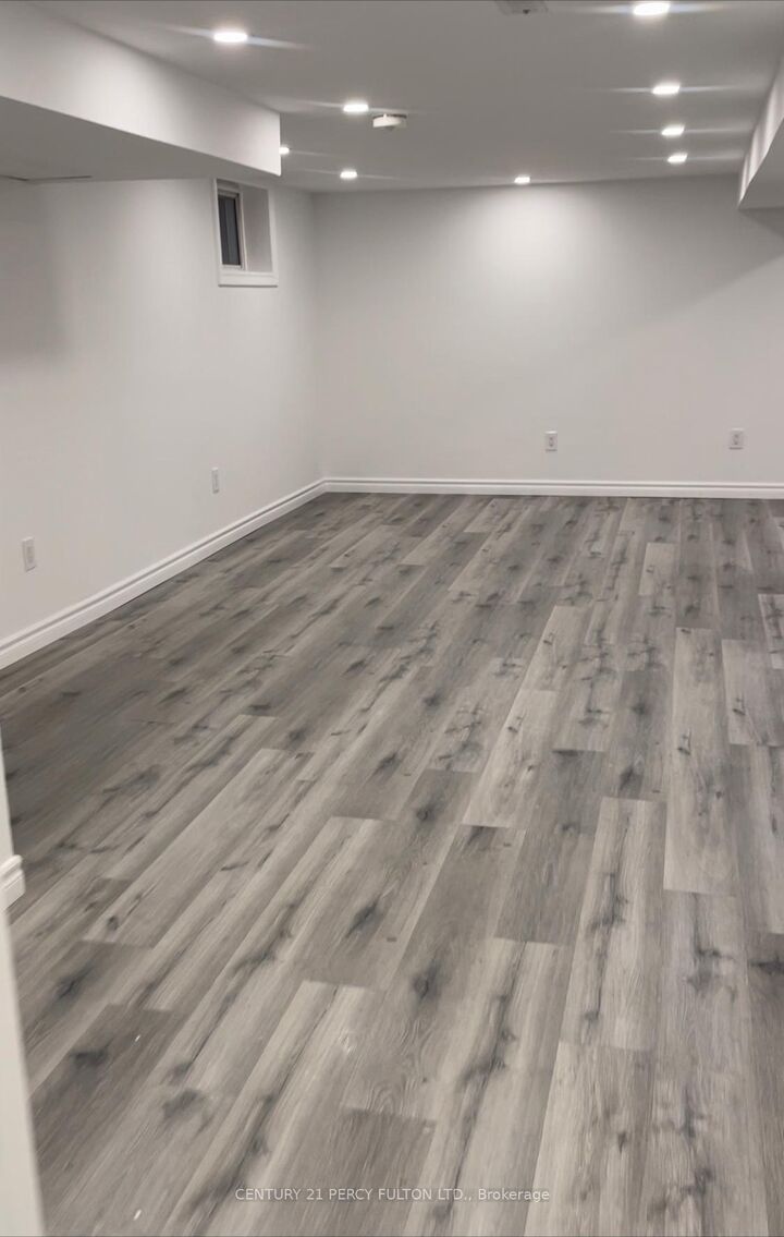 Property Photo:  18 Flempton Crescent Lower  ON M1K 3B4