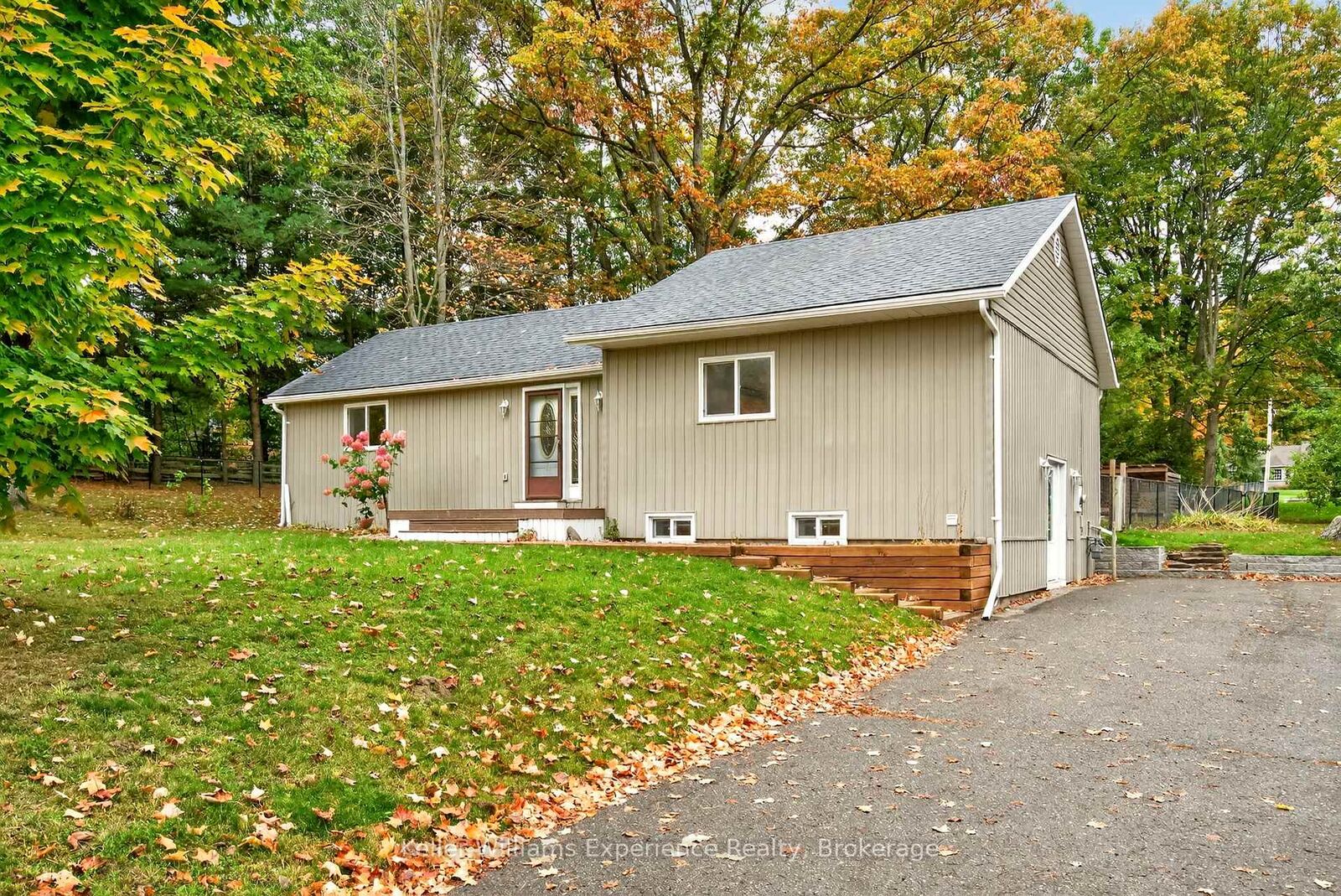 Property Photo:  1504 Golf Link Road  ON L4R 5L4