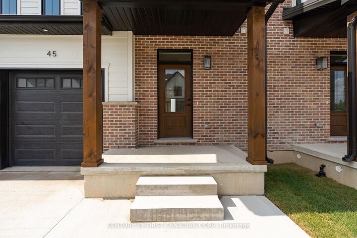 Photo de la propriété:  147-31(26) Scotts Drive  ON N0M 2J0