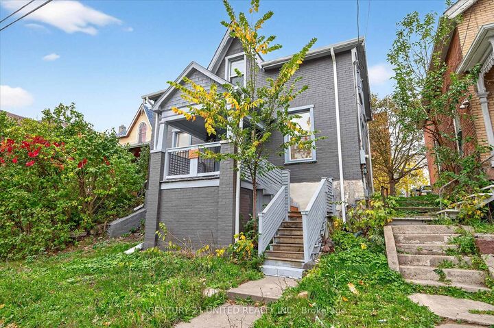 Property Photo:  504 Aylmer Street N  ON K9H 3W5