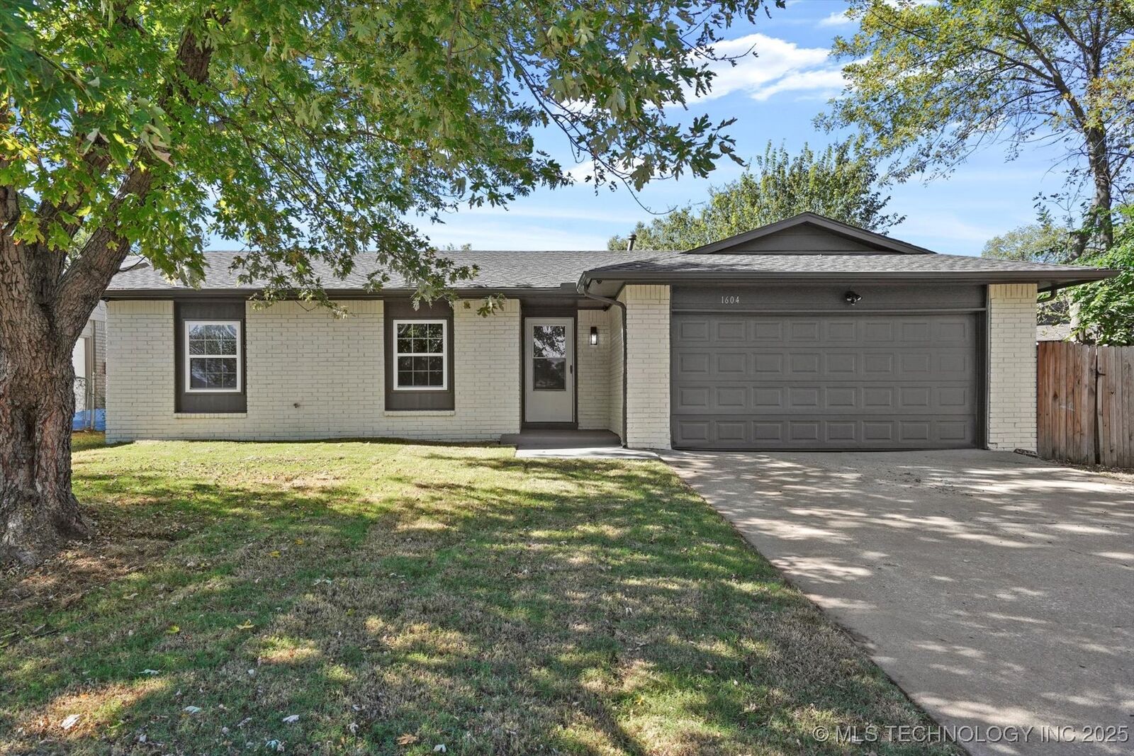 Property Photo: 1604 S Pine Avenue OK 74012
