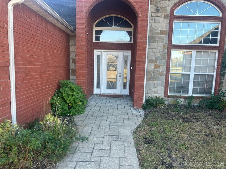 Property Photo:  1104 SW 22nd Street  OK 74467 