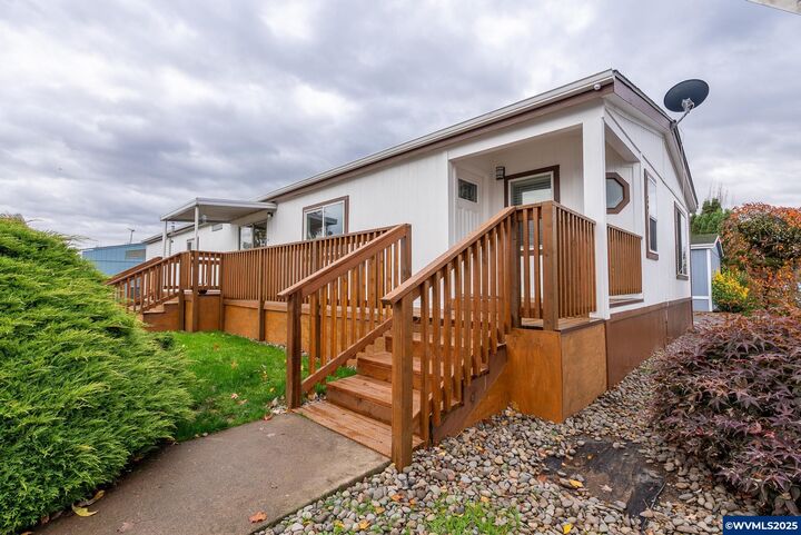 Property Photo:  5032 NE Copper Creek Lp 41  OR 97305 