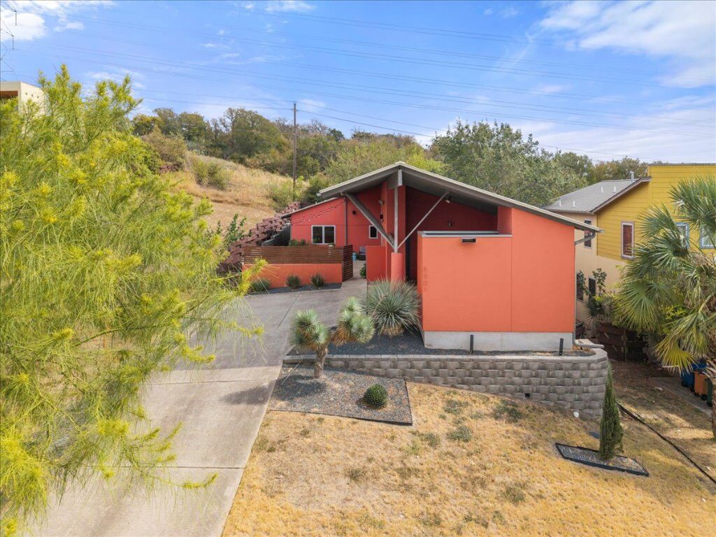 Property Photo:  5301 Sendero Hills Parkway  TX 78724 