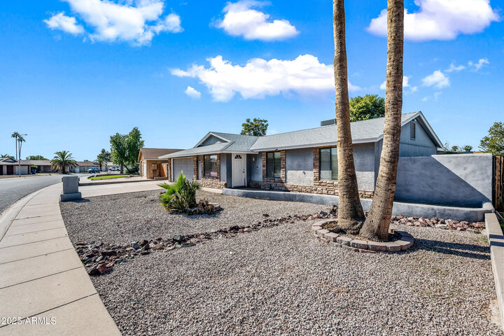 Property Photo: 1704 W Rosal Drive AZ 85224
