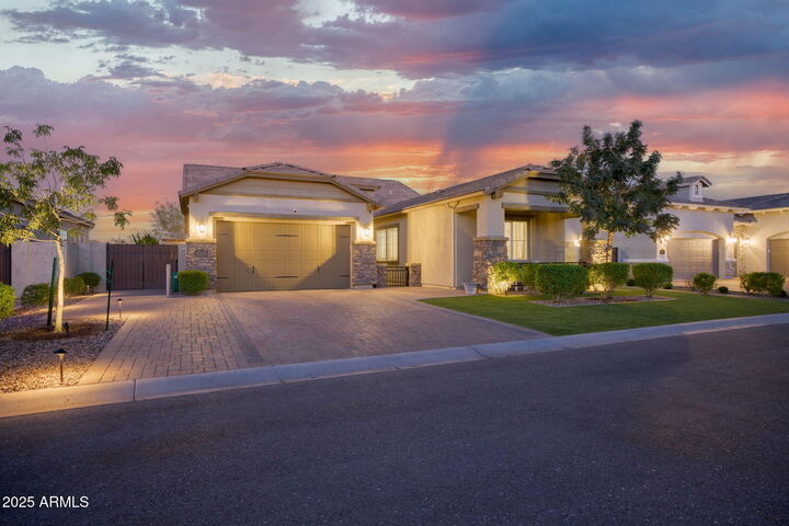 Property Photo:  1127 N Quinn Street  AZ 85205 