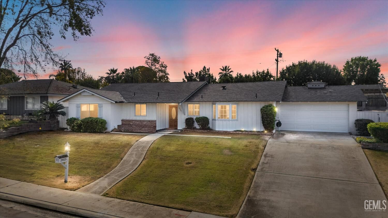 Property Photo:  2925 Christmas Tree Lane  CA 93306