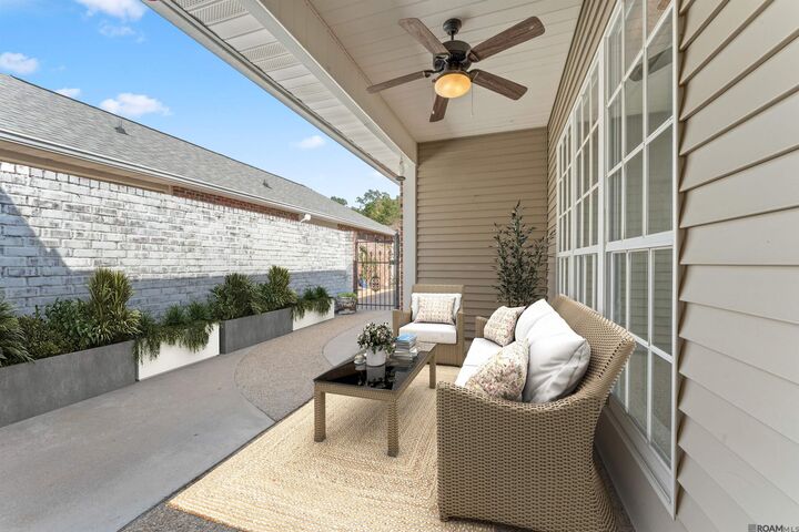 Property Photo: 6096 Beechgrove Ln LA 70775