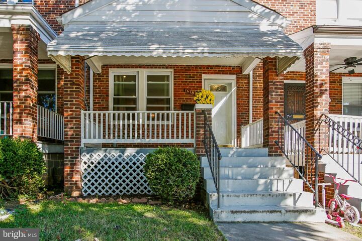 Property Photo:  1618 NE D Street NE  DC 20002