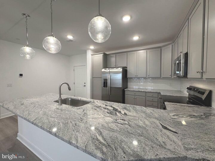 Property Photo:  21731 Dovekie Terrace #304  VA 20147 