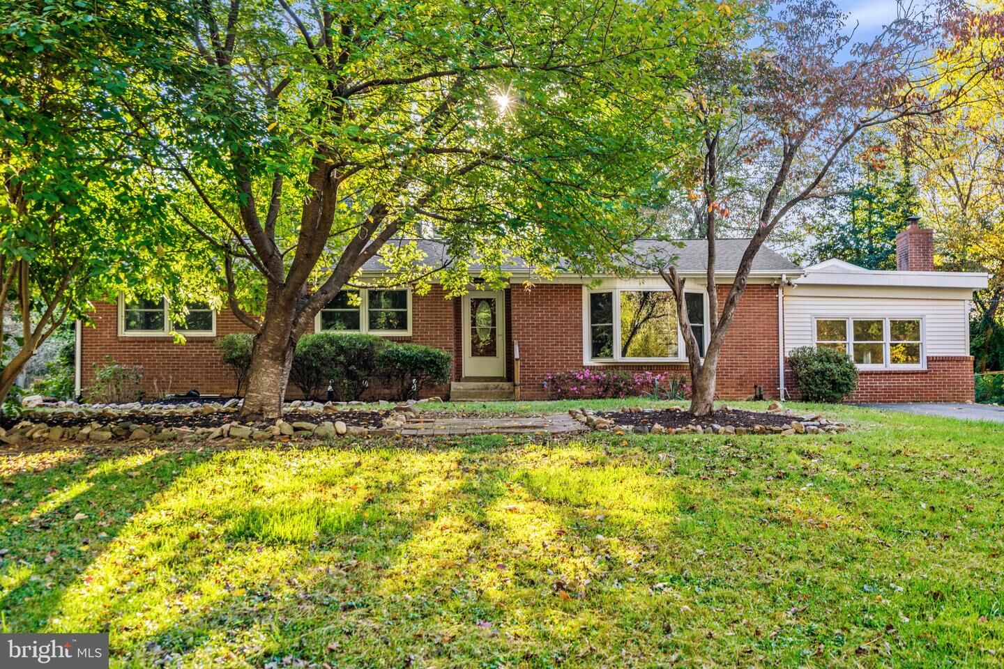 Property Photo: 6741 Maxwell Avenue VA 20187