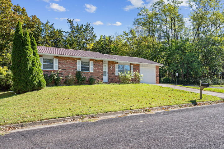 Property Photo:  2012 Garnet Dr  MO 65202