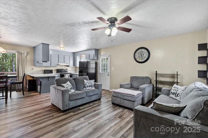 Property Photo:  607 Blythe Street  NC 28152 