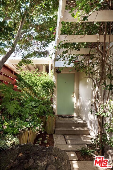 Property Photo:  2764 Outpost Dr  CA 90068 