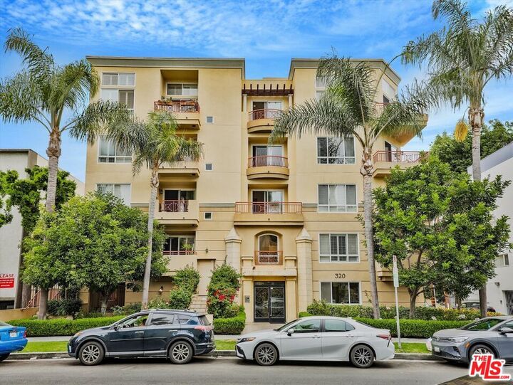 Property Photo: 320 S Willaman Dr CA 90048