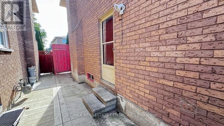 Property Photo: 45 Wexford Road ON L6Z 2W4