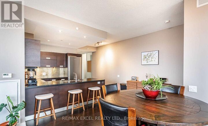 Property Photo: 90 Park Lawn Road 716 ON M8Y 0B6