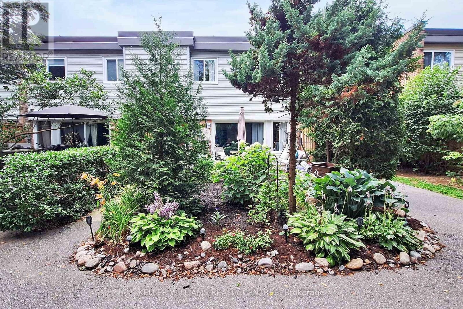 Property Photo: 237 Milestone Crescent 85 ON L4G 3M2