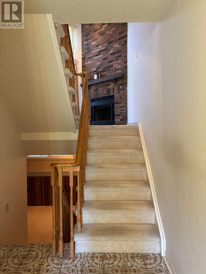 Property Photo: 65 Cottonwood Court ON L3T 5W9