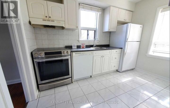 Property Photo:  3 Calderon Crescent Crescent Main  ON M2R 2E4 