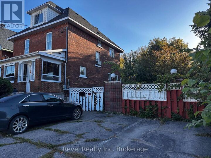 Property Photo:  551 First Avenue East  ON P1B 1K5