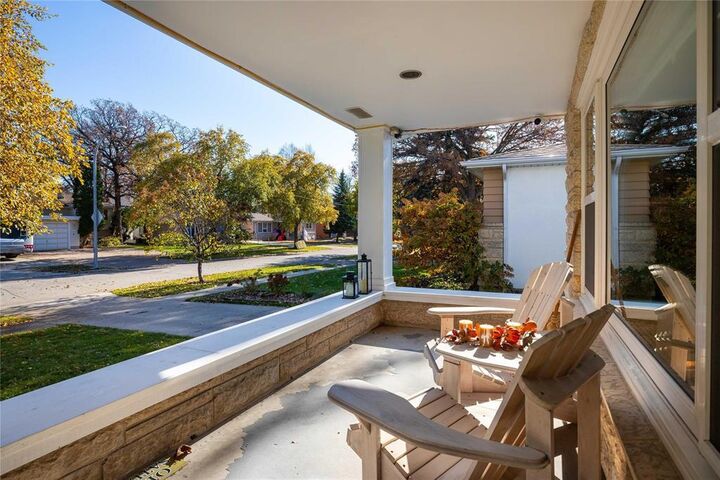 Property Photo:  72 Athlone Drive  MB R3V 3L2