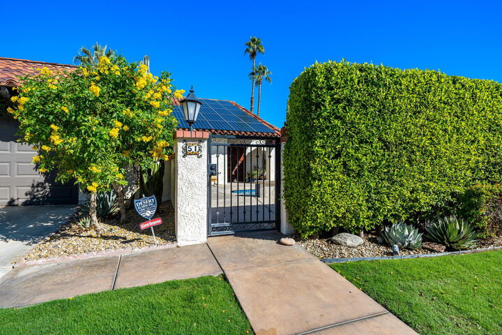 Property Photo:  51 Calle Regina  CA 92270