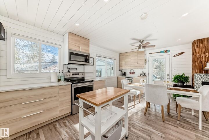 Property Photo: 6108 Willow Way AB T0E 1V0