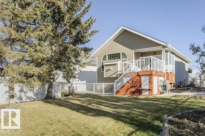 Property Photo:  14 Westwood Way  AB T8L 4G4