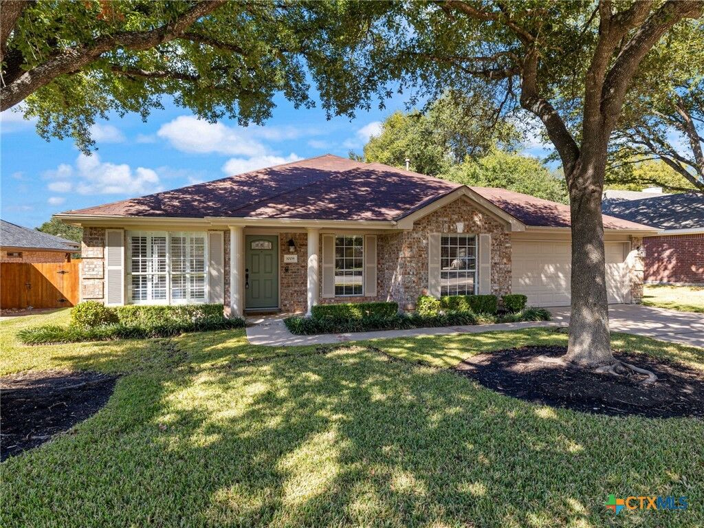 Property Photo: 1008 Rocky Creek Drive TX 78660