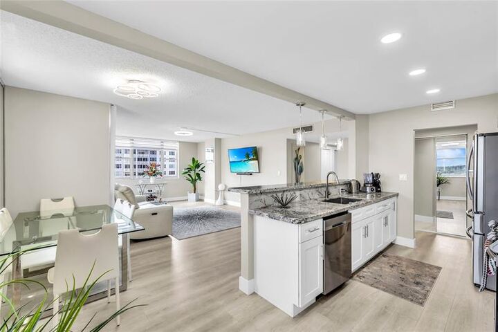4330 Hillcrest Dr 810  Hollywood FL 33021 photo