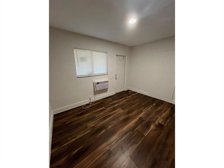 Property Photo:  2300 NW 6th St 8  FL 33311