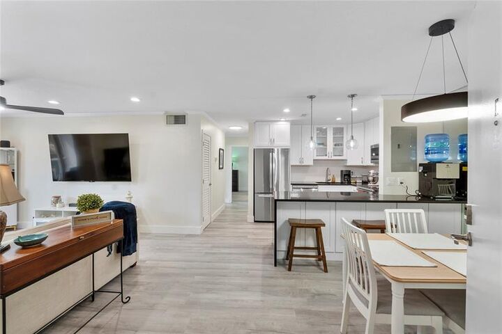 Property Photo:  6205 Bay Club Dr 3  FL 33308