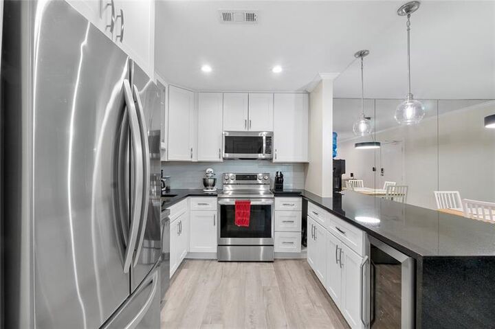 Property Photo:  6205 Bay Club Dr 3  FL 33308 