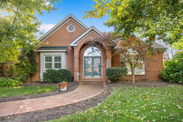 Property Photo:  1820 St Ives Circle  KY 40502 