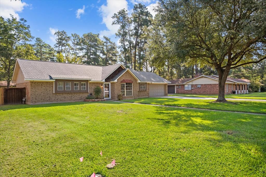 Property Photo: 8 Woodhue Court TX 75904