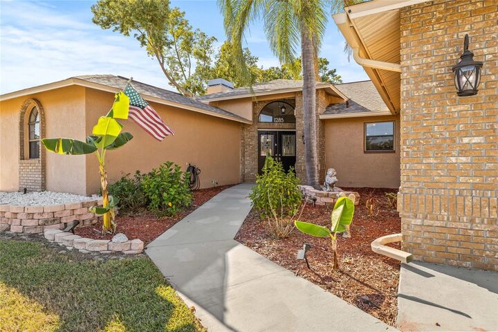 Property Photo:  1285 Henry Avenue  FL 34608 