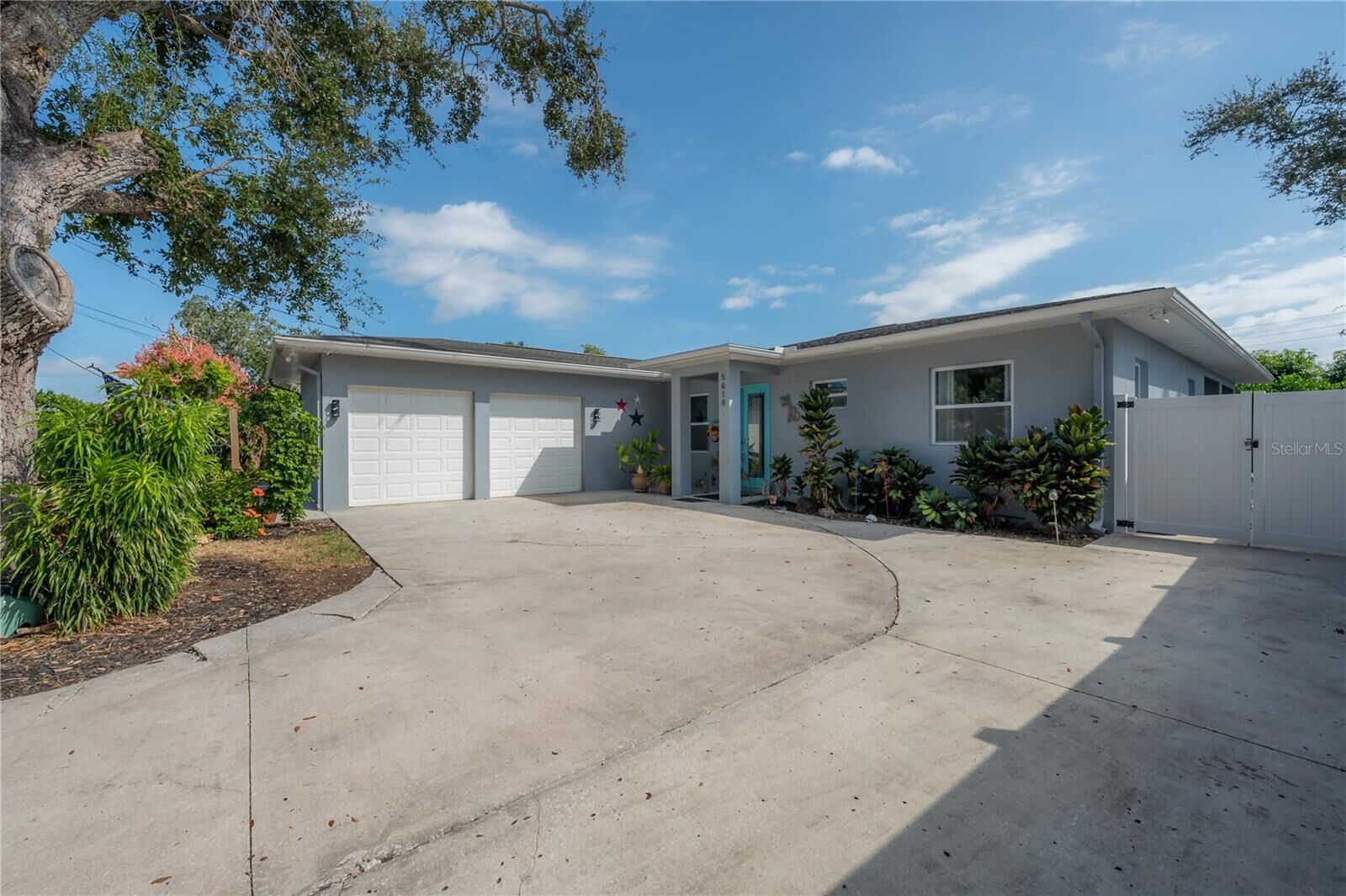 Property Photo:  5619 25th Street W  FL 34207