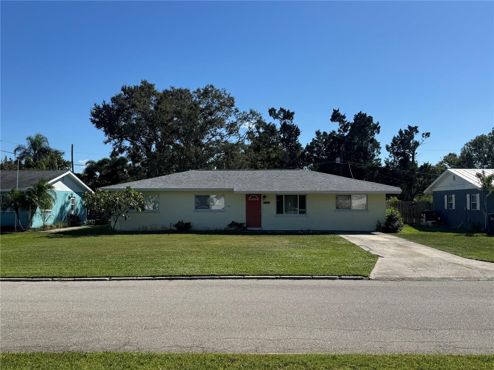 Property Photo: 6907 11th Avenue NW FL 34209