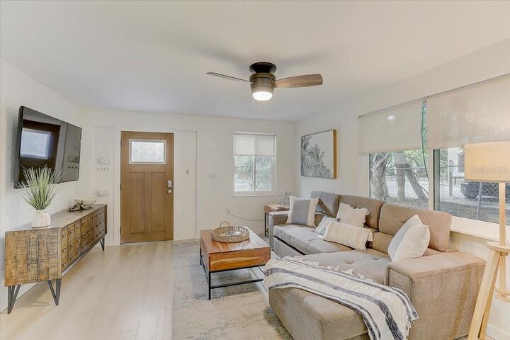 Property Photo:  407 Ohio Place  FL 34236