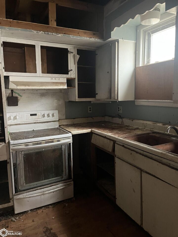 Property Photo:  1516 N 9th Street  IA 52601