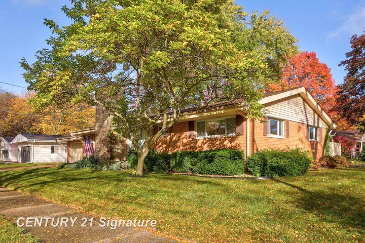 Property Photo:  2160 Heather Lane  MI 48602