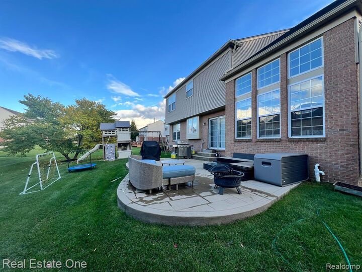 Property Photo:  49325 E Central Park  MI 48317 2367