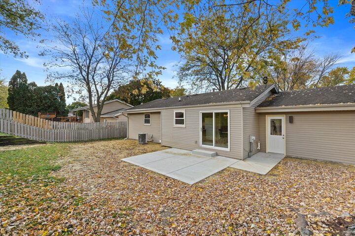 Property Photo:  1507 Hillside Ln  WI 53098