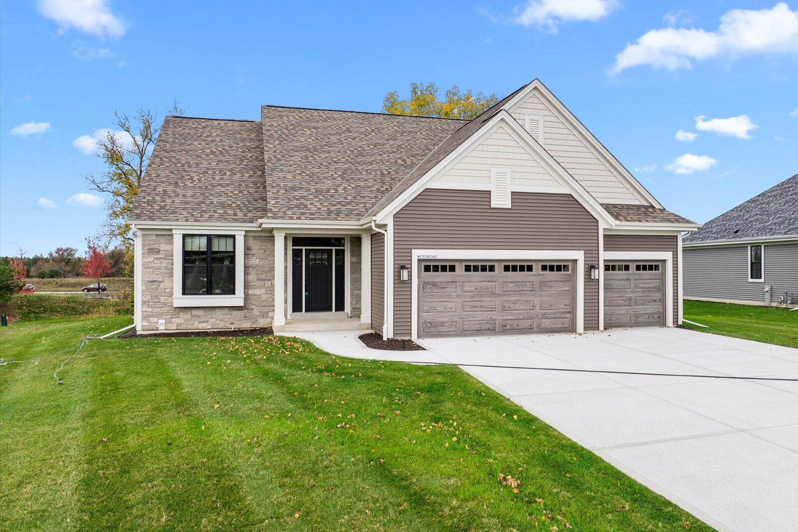 Property Photo:  W251n2367 Valleyview Cir  WI 53072