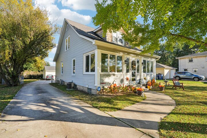 Property Photo:  910 N Green Bay Rd  WI 53024