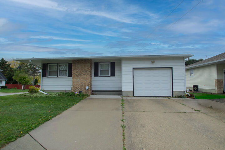 Property Photo:  908 Franklin St  WI 53094