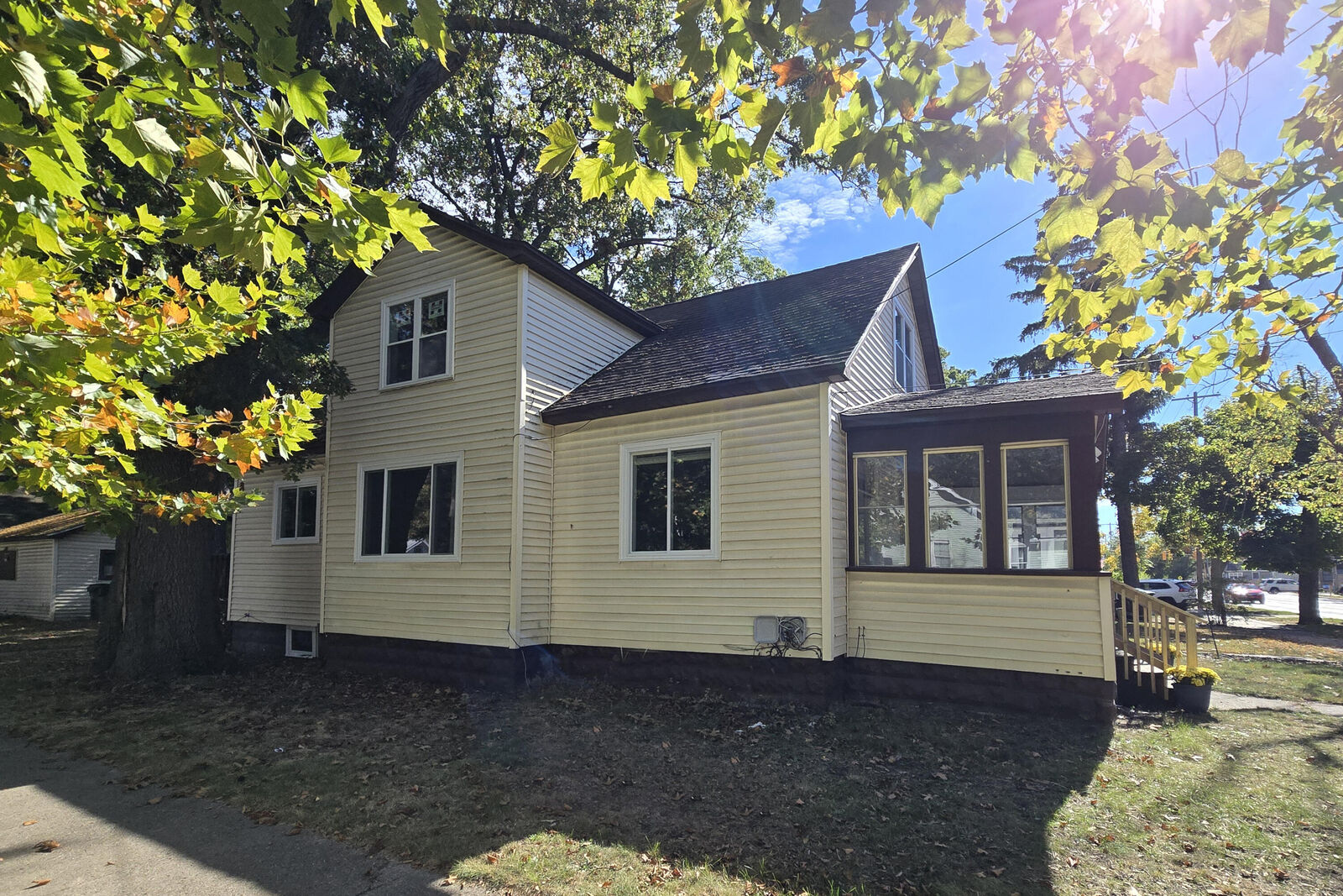 Property Photo:  1752 Wood Street  MI 49442